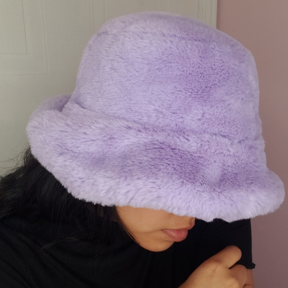 ASOS Accessories - Asos furry bucket hat